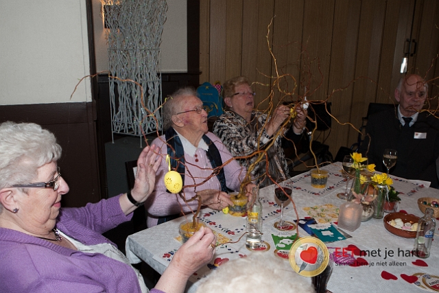 20150322 frans versteden fotografie - tilburginbeeld FRVE0751.jpg - eet met je hart lunch en creatieve workshop paastakken maken